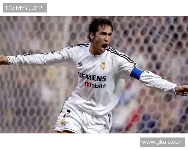 足球巨星背后的故事 从逆境中崛起到荣耀巅峰的传奇征程