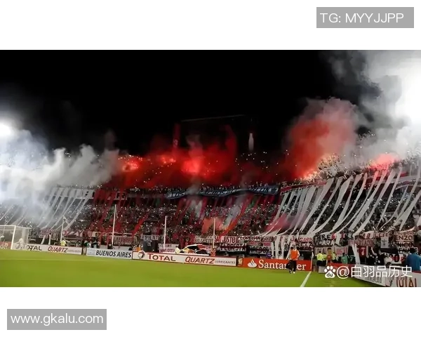 新赛季足球赛场上多位球星爆发强势表现掀起激烈竞争风潮