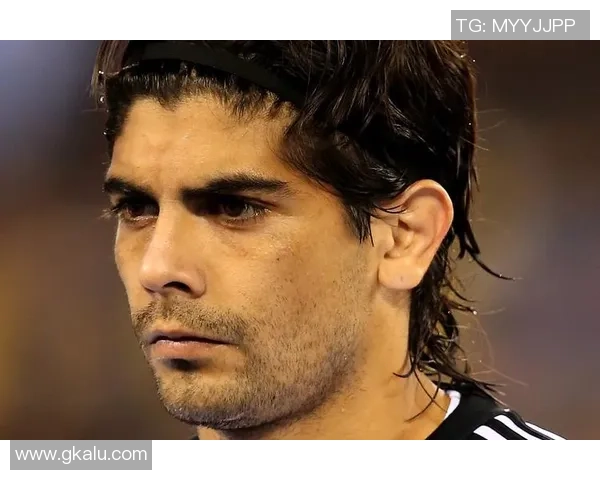 脸部圆润且技术出众的足球明星是谁 他在球场上的表现如何