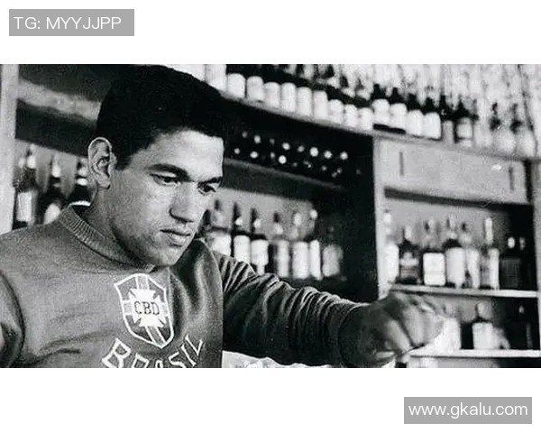 世界足球历史上最强球星究竟是谁?探讨全球顶级球员的成就与影响力 世界足球历史上最强球星究竟是谁?探讨全球顶级球员的成就与影响力